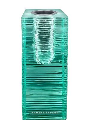 Лаконичная стеклянная ваза прямоугольной формы